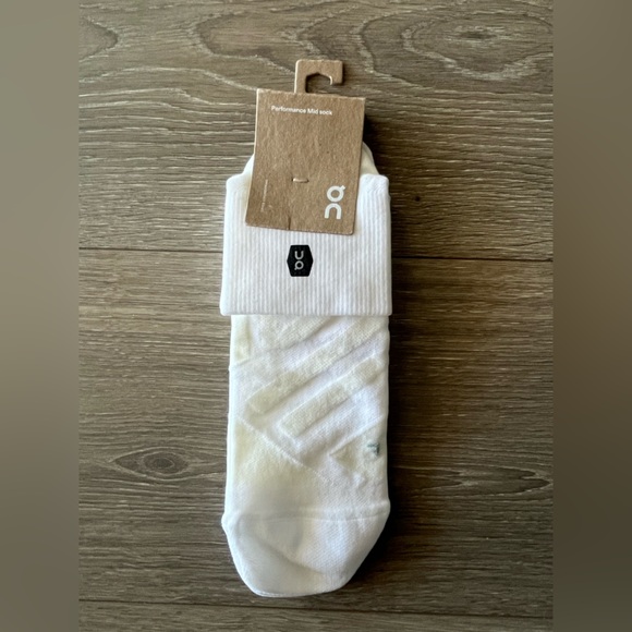 On Running Other - NWT On Cloud White Performance Mid Sock Size XL